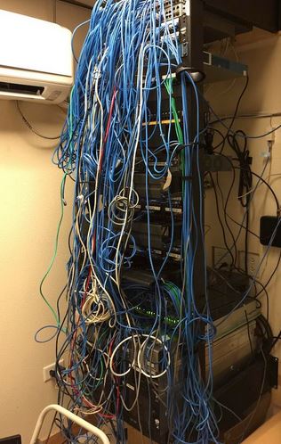 Messy cabling in a server cabnet